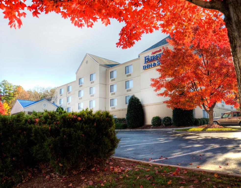 Fairfield Inn & Suites Raleigh Crabtree Valley Main image 1